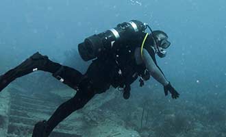 scuba diver with Recalled Diving Regulator