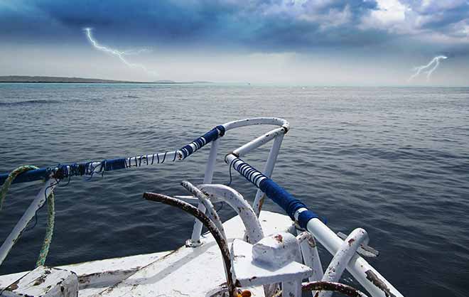 boaters having water fun but Thurnderstorms are on the horizon