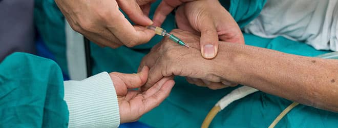 Anesthesiologist administering the drugs to patient ensuring not to cause Anesthesia Mistakes