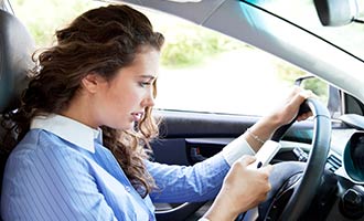 teen on her phone while driving