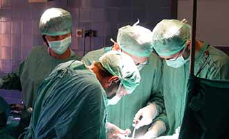 doctors fixing damage caused by defective IVC Filter