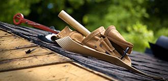 tool belt of roofer