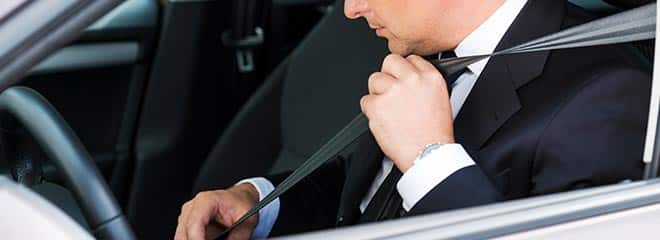 man using a seatbelt properly