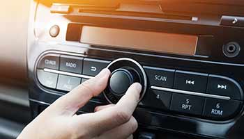adjusting car radio 